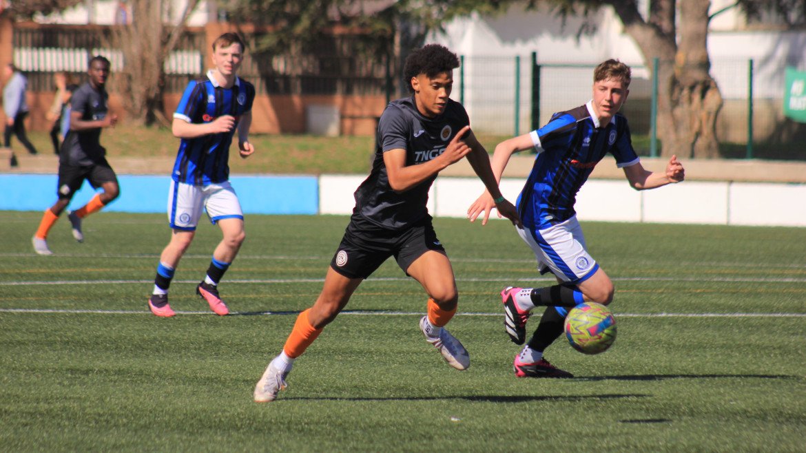 ¿Cómo la formación en una academia de fútbol internacional impulsa tu carrera profesional?